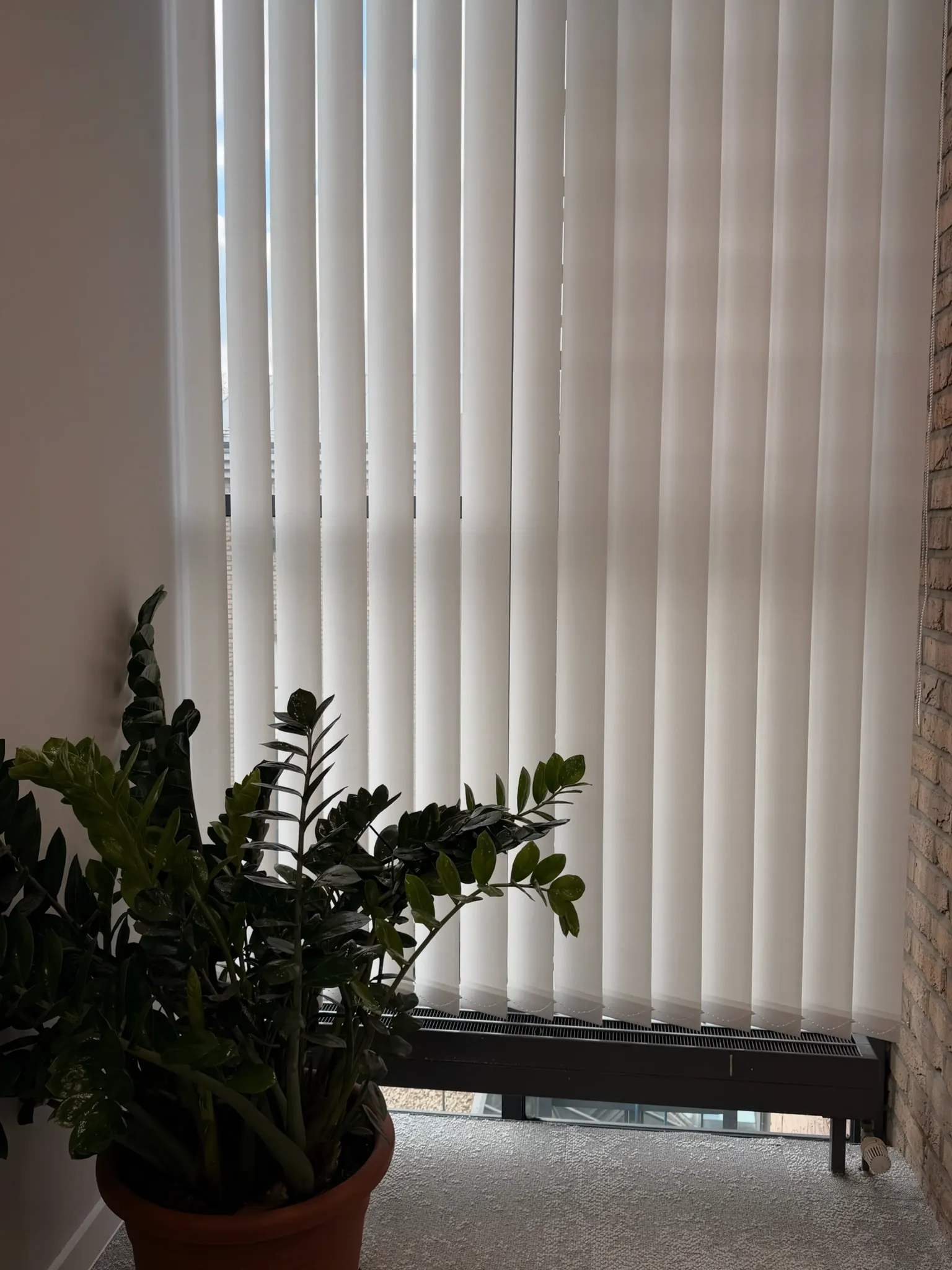 Lamellenvorhang als innenliegender Sonnenschutz