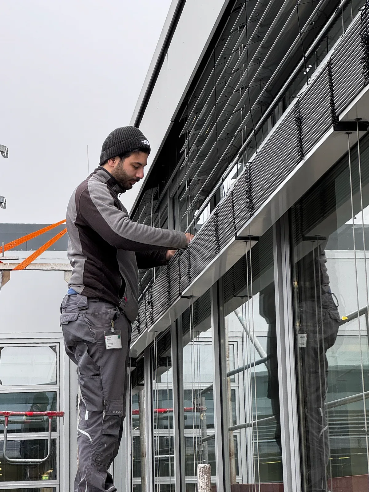 Raffstore-Service an einem Gewerbeobjekt