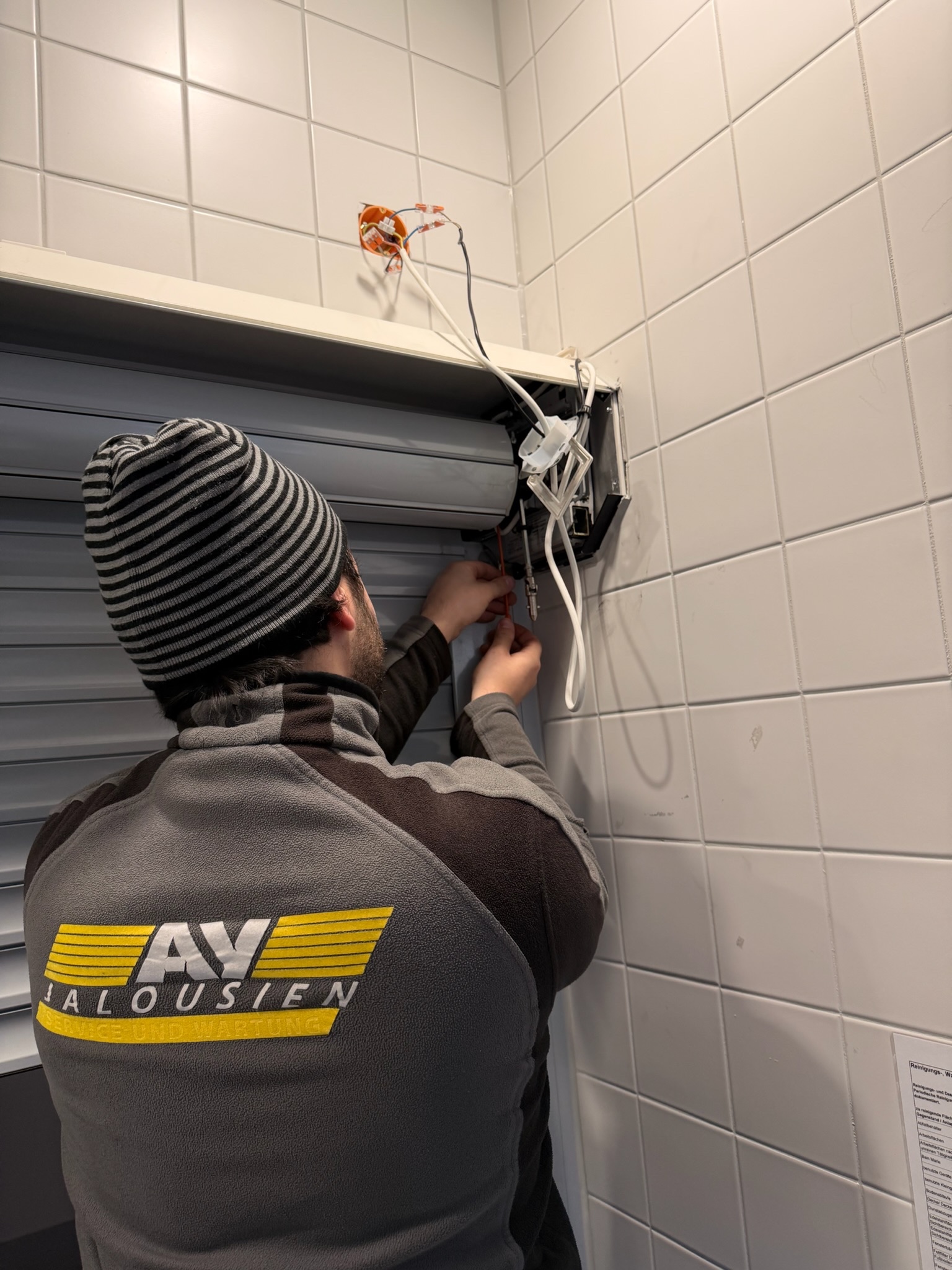 Rollladenmotor bei einer Reparatur durch AY-Jalousien